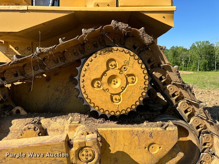 image for item NT9276 2001 Caterpillar D10R dozer