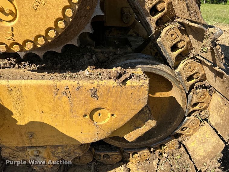 image for item NT9276 2001 Caterpillar D10R dozer