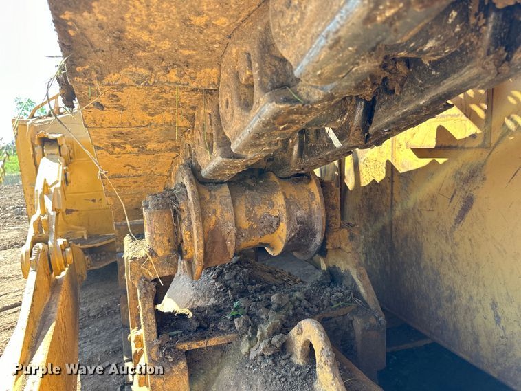 image for item NT9276 2001 Caterpillar D10R dozer