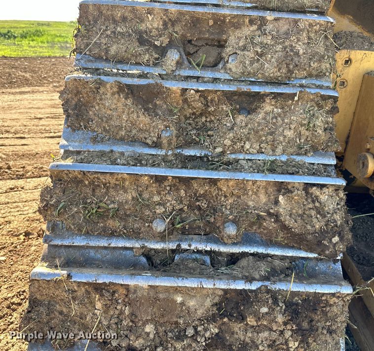 image for item NT9276 2001 Caterpillar D10R dozer