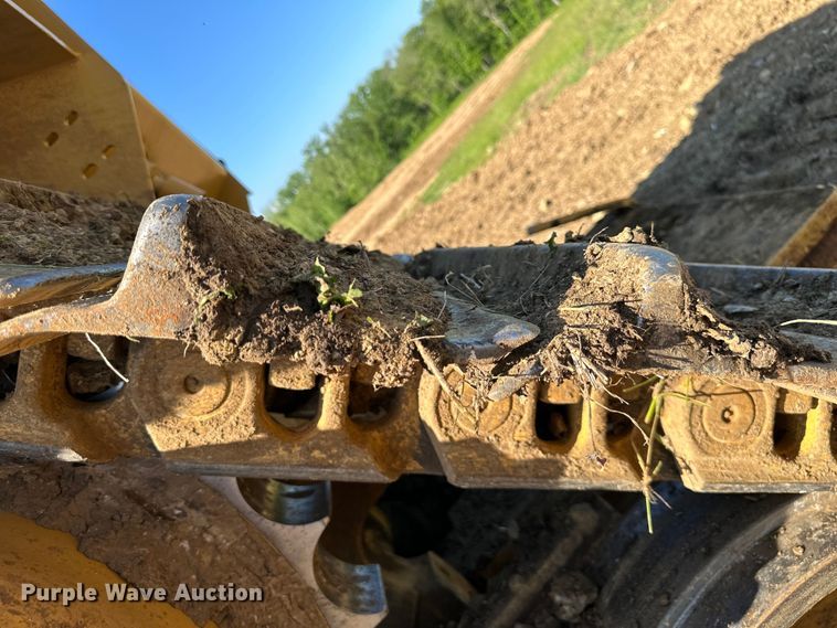 image for item NT9276 2001 Caterpillar D10R dozer