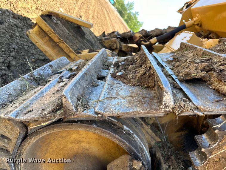 image for item NT9276 2001 Caterpillar D10R dozer