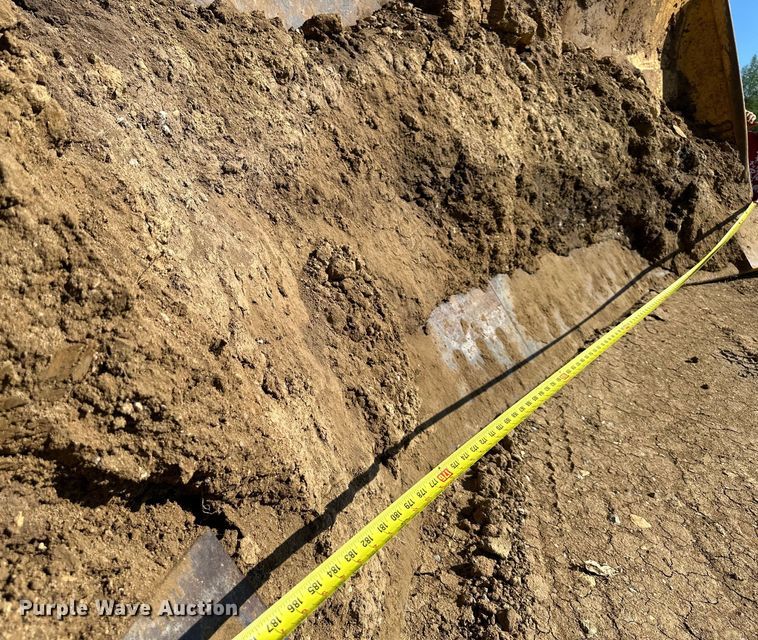 image for item NT9276 2001 Caterpillar D10R dozer