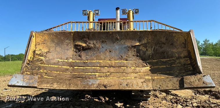 image for item NT9276 2001 Caterpillar D10R dozer