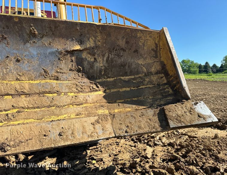 image for item NT9276 2001 Caterpillar D10R dozer