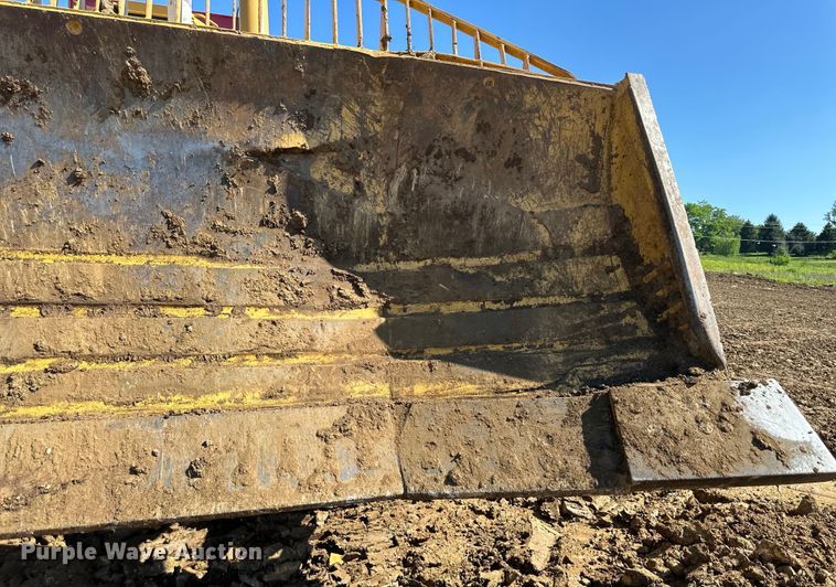 image for item NT9276 2001 Caterpillar D10R dozer