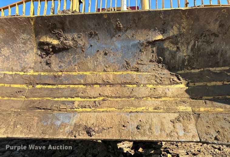 image for item NT9276 2001 Caterpillar D10R dozer