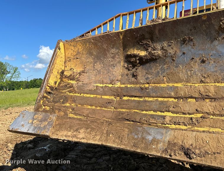 image for item NT9276 2001 Caterpillar D10R dozer