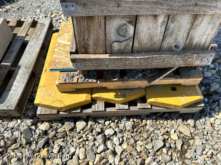 image for item NT9276 2001 Caterpillar D10R dozer