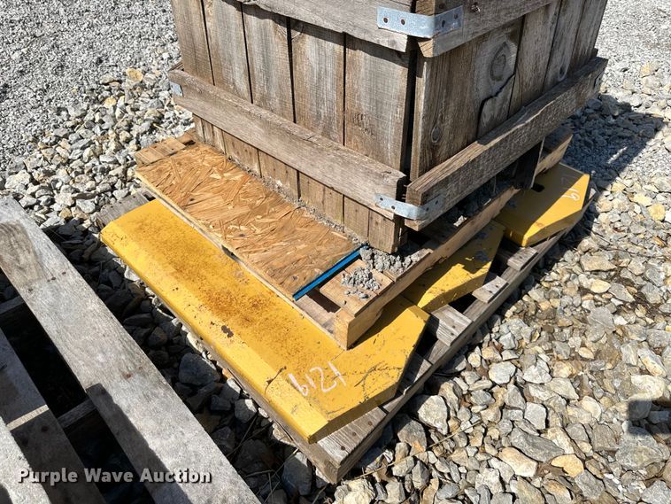 image for item NT9276 2001 Caterpillar D10R dozer