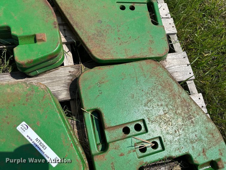 image for item NT9283 (10) John Deere 47kg suitcase weights