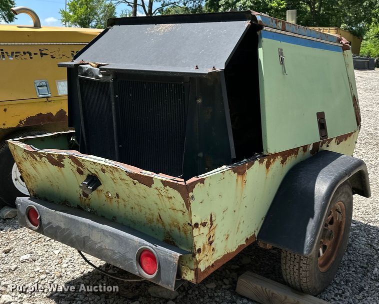 image for item NT9318 Sullair 185D air compressor