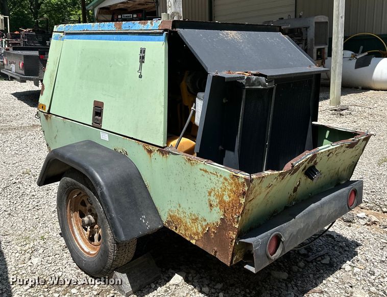 image for item NT9318 Sullair 185D air compressor