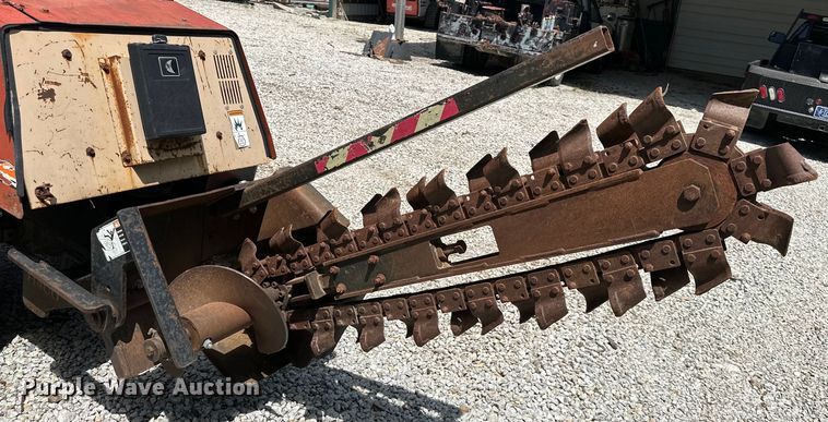 image for item NT9319 2001 Ditch Witch 410SXD trencher