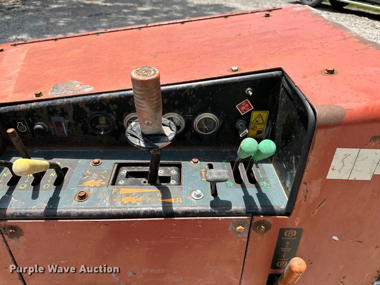 image for item NT9319 2001 Ditch Witch 410SXD trencher