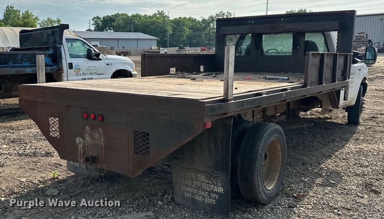 image for item NT9362 1999 Ford F450 Super Duty flatbed truck