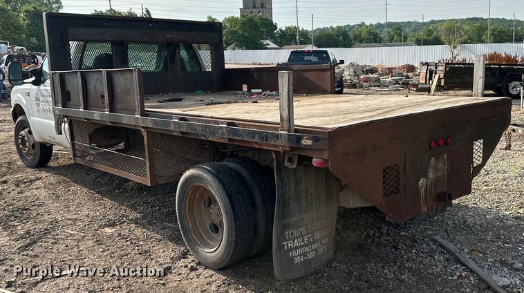 image for item NT9362 1999 Ford F450 Super Duty flatbed truck