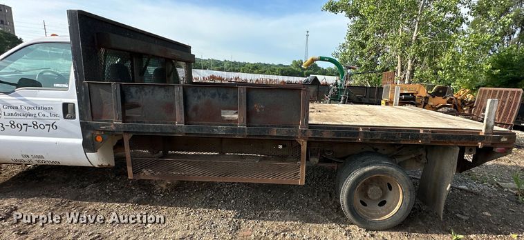 image for item NT9362 1999 Ford F450 Super Duty flatbed truck