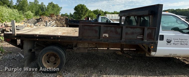 image for item NT9362 1999 Ford F450 Super Duty flatbed truck