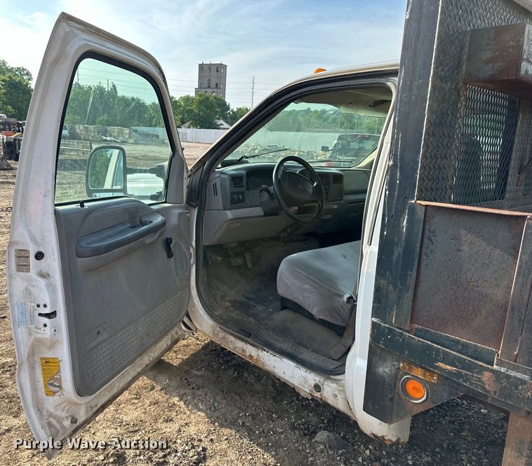 image for item NT9362 1999 Ford F450 Super Duty flatbed truck