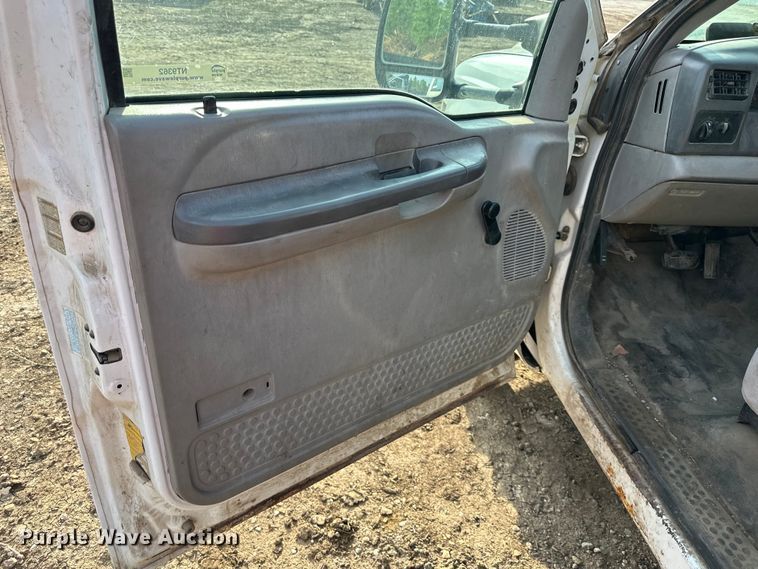 image for item NT9362 1999 Ford F450 Super Duty flatbed truck