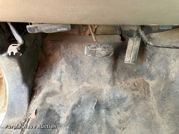 image for item NT9362 1999 Ford F450 Super Duty flatbed truck