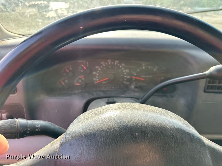 image for item NT9362 1999 Ford F450 Super Duty flatbed truck