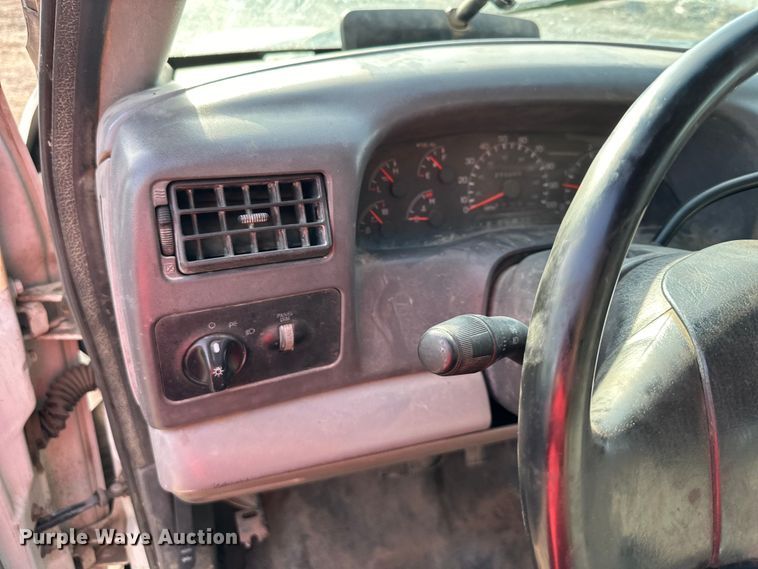 image for item NT9362 1999 Ford F450 Super Duty flatbed truck