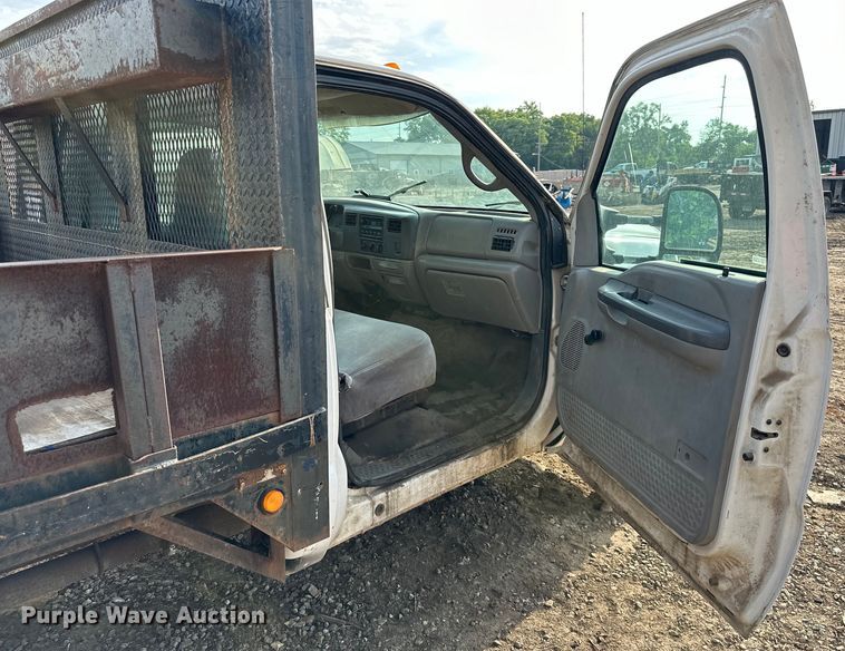 image for item NT9362 1999 Ford F450 Super Duty flatbed truck