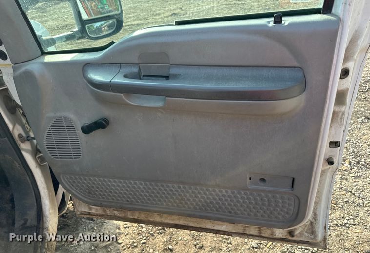 image for item NT9362 1999 Ford F450 Super Duty flatbed truck