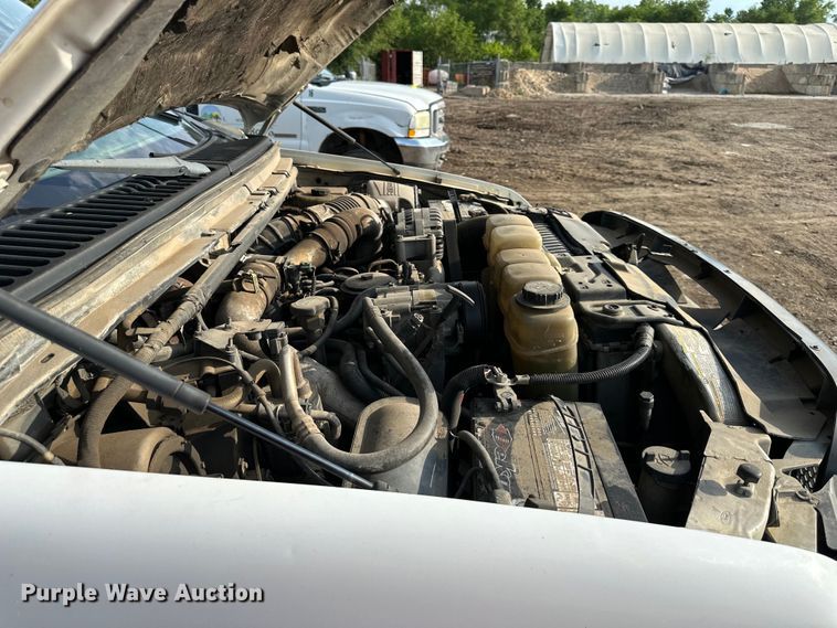 image for item NT9362 1999 Ford F450 Super Duty flatbed truck