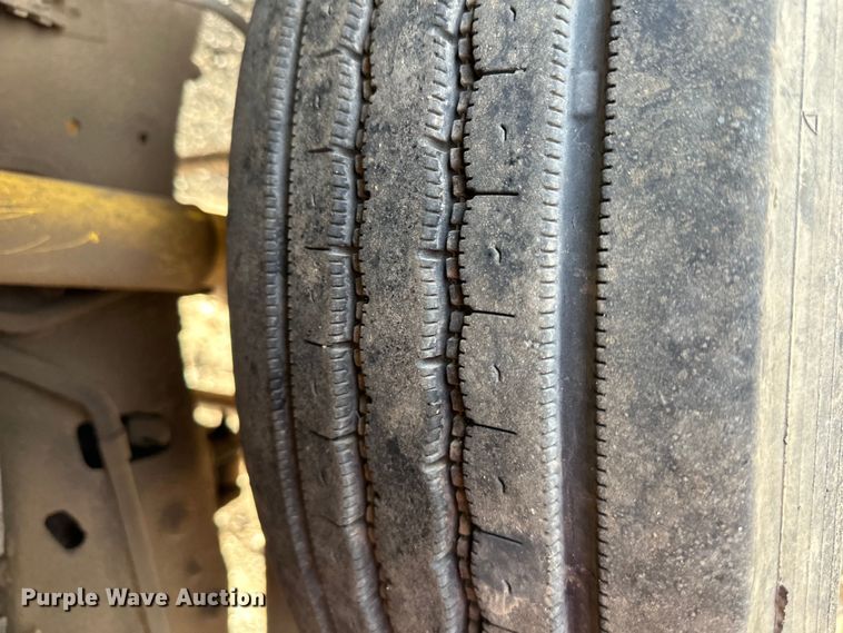 image for item NT9362 1999 Ford F450 Super Duty flatbed truck