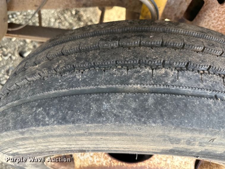 image for item NT9362 1999 Ford F450 Super Duty flatbed truck