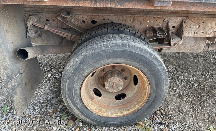 image for item NT9362 1999 Ford F450 Super Duty flatbed truck