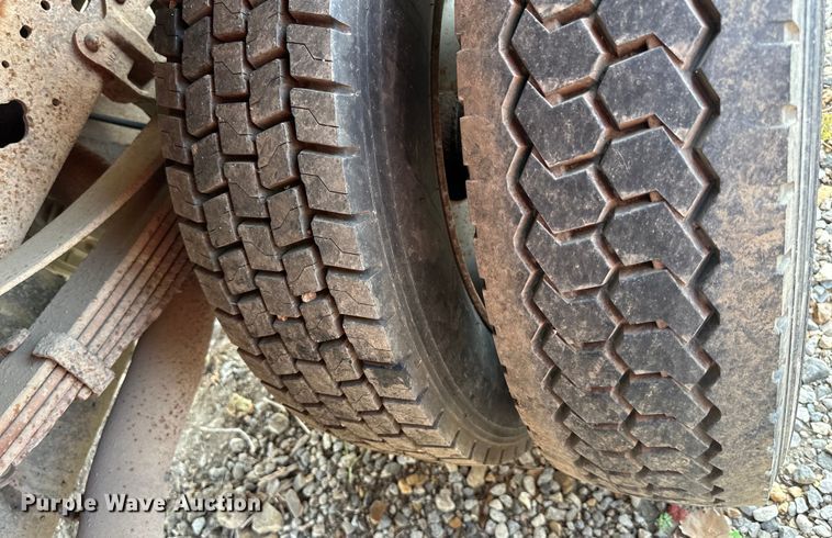 image for item NT9362 1999 Ford F450 Super Duty flatbed truck