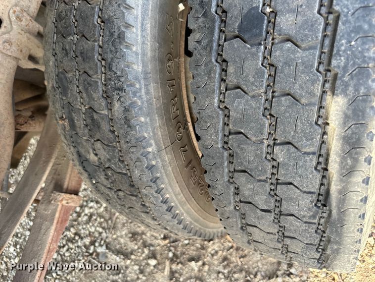 image for item NT9362 1999 Ford F450 Super Duty flatbed truck