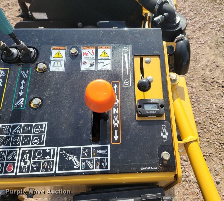 image for item NZ9855 2018 Vermeer  RTX200 trencher