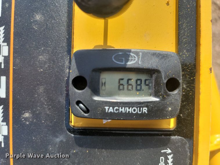 image for item NZ9855 2018 Vermeer  RTX200 trencher