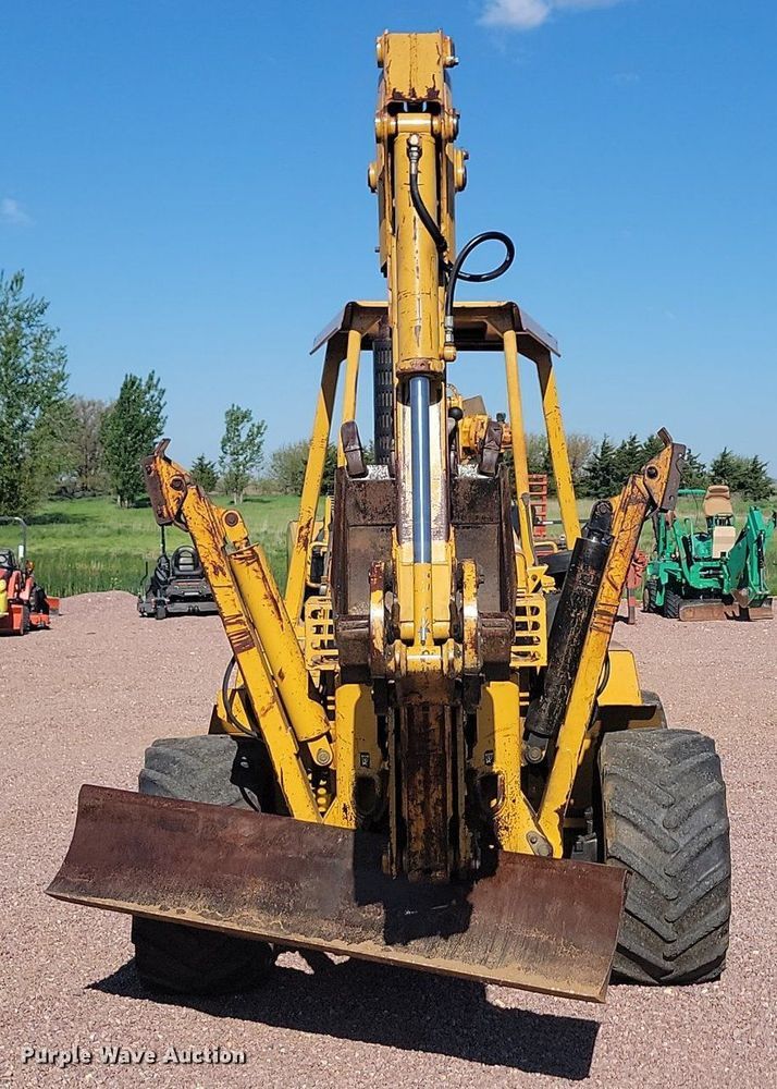 image for item NZ9883 2005 Vermeer V8550A cable plow