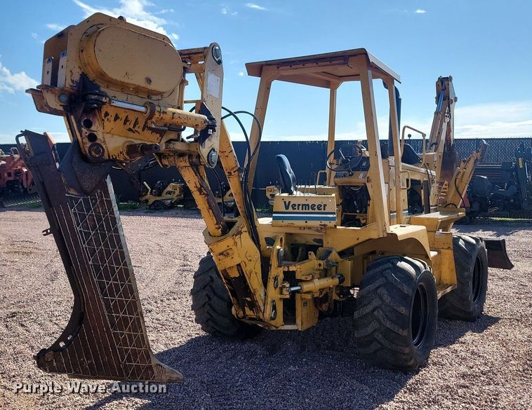 image for item NZ9883 2005 Vermeer V8550A cable plow