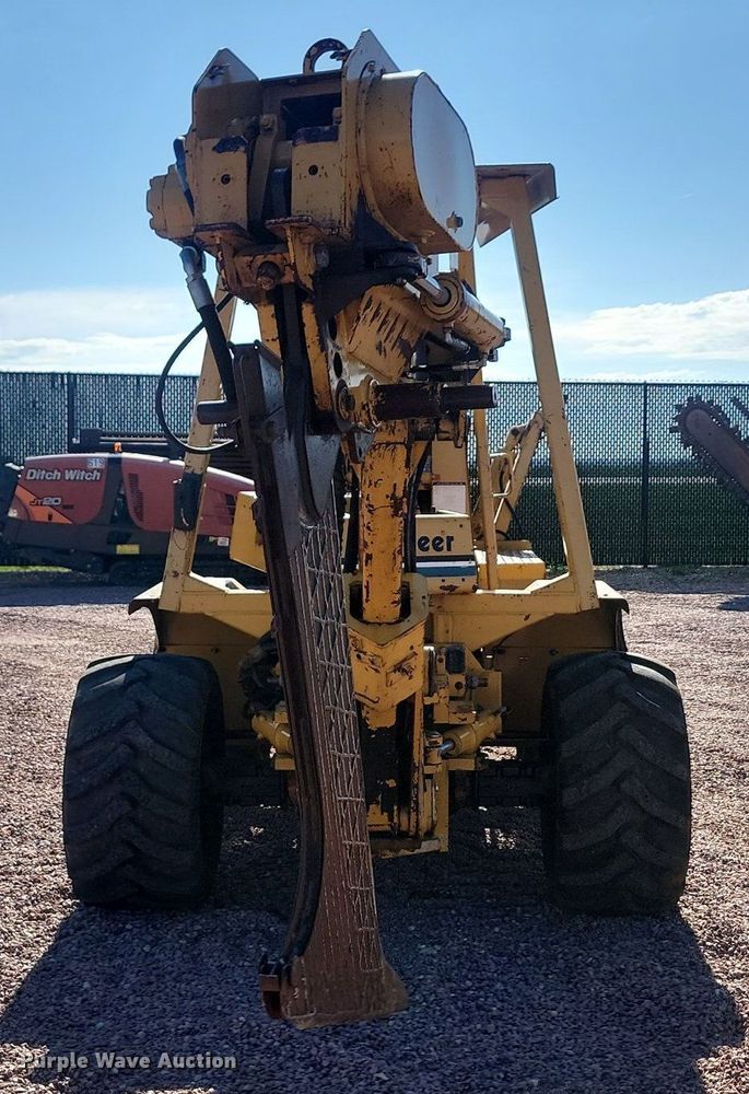 image for item NZ9883 2005 Vermeer V8550A cable plow