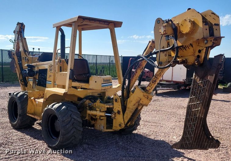 image for item NZ9883 2005 Vermeer V8550A cable plow