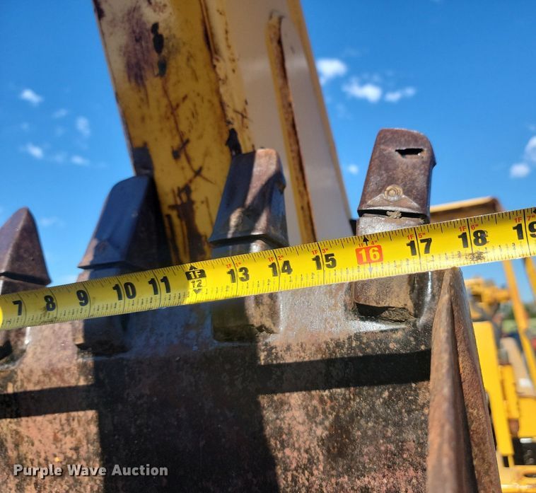 image for item NZ9883 2005 Vermeer V8550A cable plow