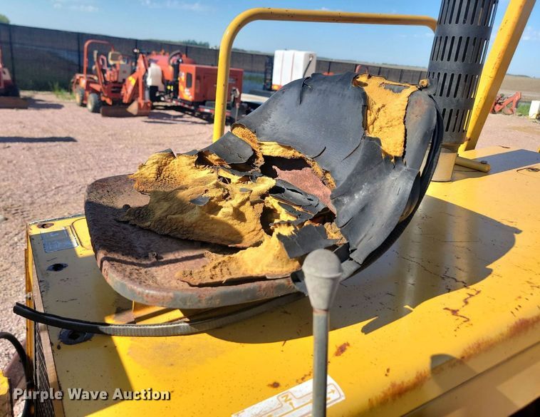 image for item NZ9883 2005 Vermeer V8550A cable plow