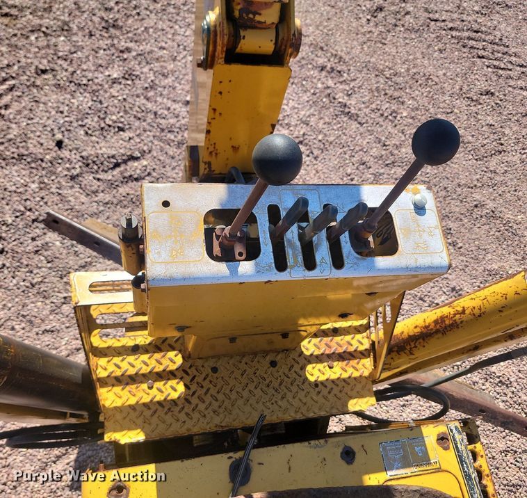 image for item NZ9883 2005 Vermeer V8550A cable plow