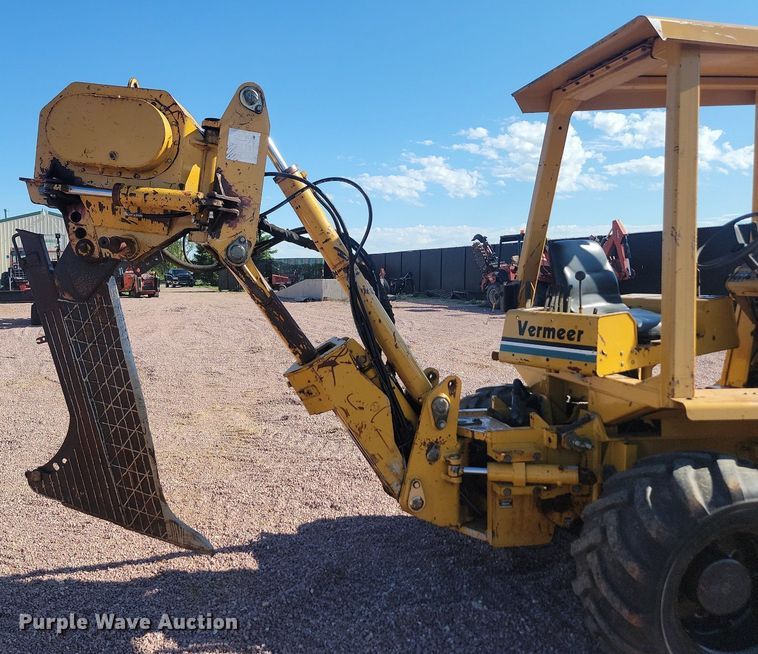 image for item NZ9883 2005 Vermeer V8550A cable plow