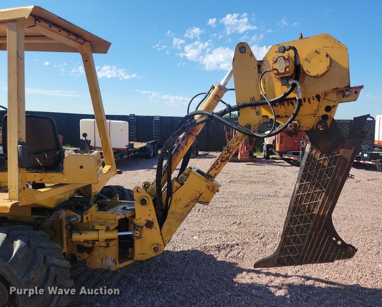 image for item NZ9883 2005 Vermeer V8550A cable plow