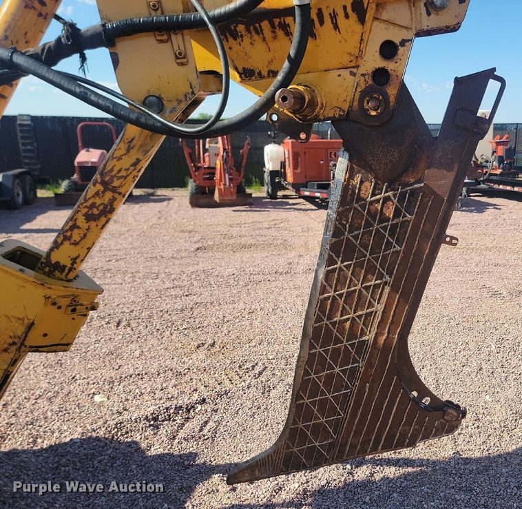 image for item NZ9883 2005 Vermeer V8550A cable plow