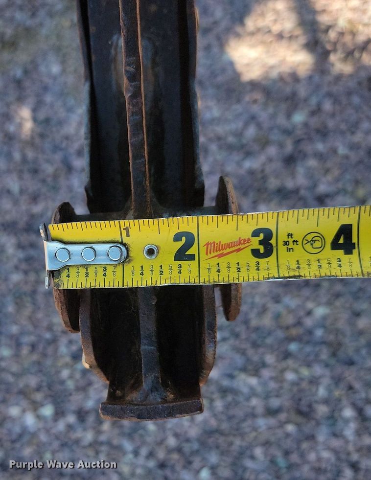 image for item NZ9883 2005 Vermeer V8550A cable plow