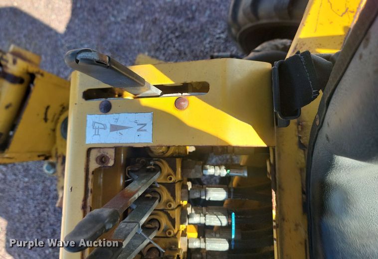 image for item NZ9883 2005 Vermeer V8550A cable plow